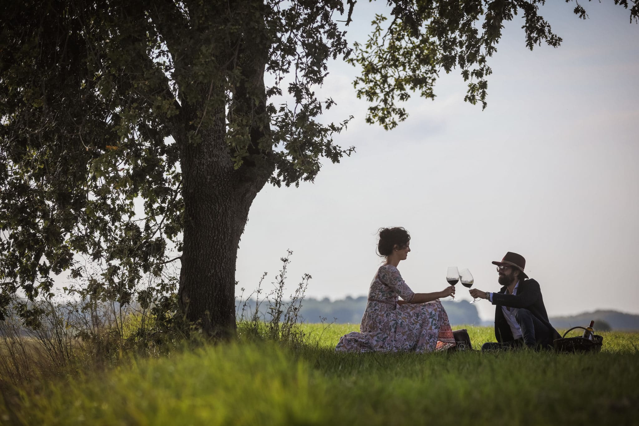 A couple enjoying La Cardonne at a picnic